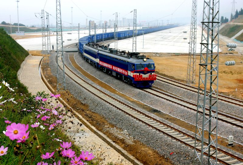 我国第一个纵列式铁路集装箱中心站（昆明铁路集装箱中心站）