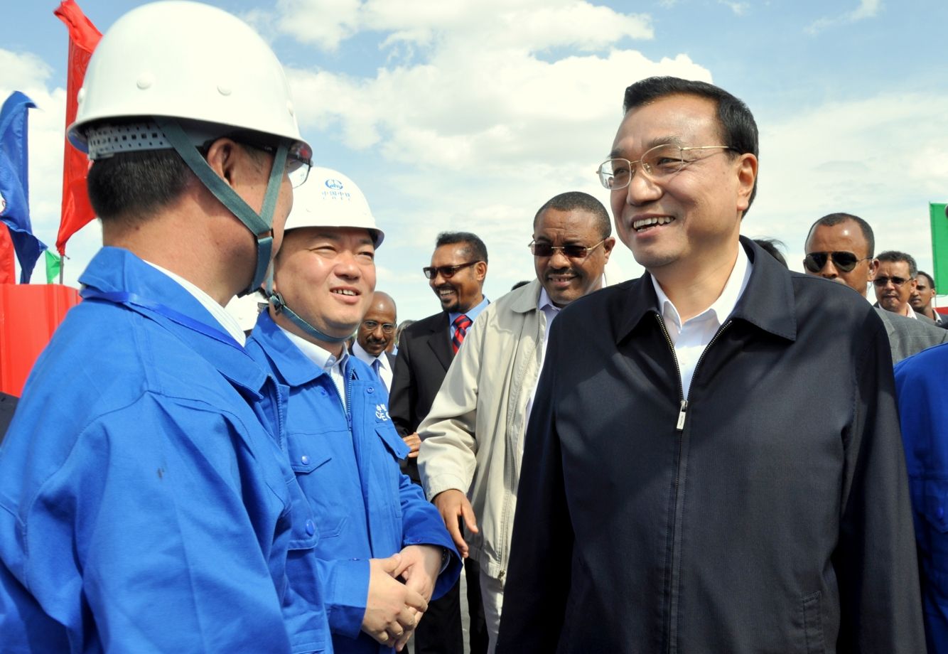 党和国家领导人李克强视察中资企业国外项目。_爱奇艺